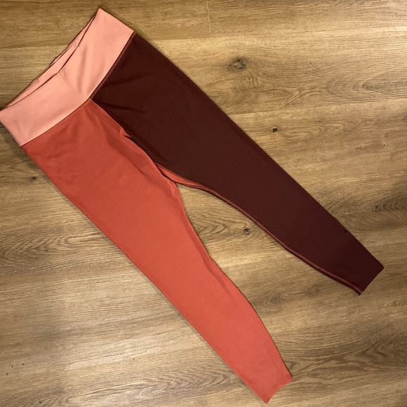 Nike Ribbed Colorblock Legging - Picture 2 of 7